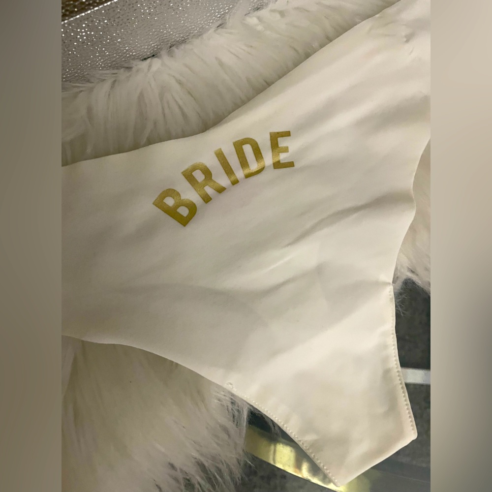 Commando White/Gold M/L thong